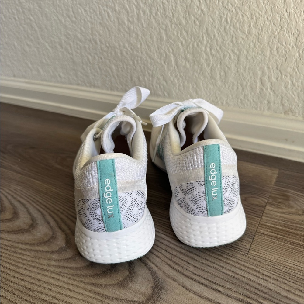 Adidas Edge Lux 4 running shoe - Picture 2 of 3